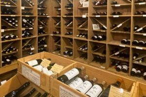 酒商 川十　店内